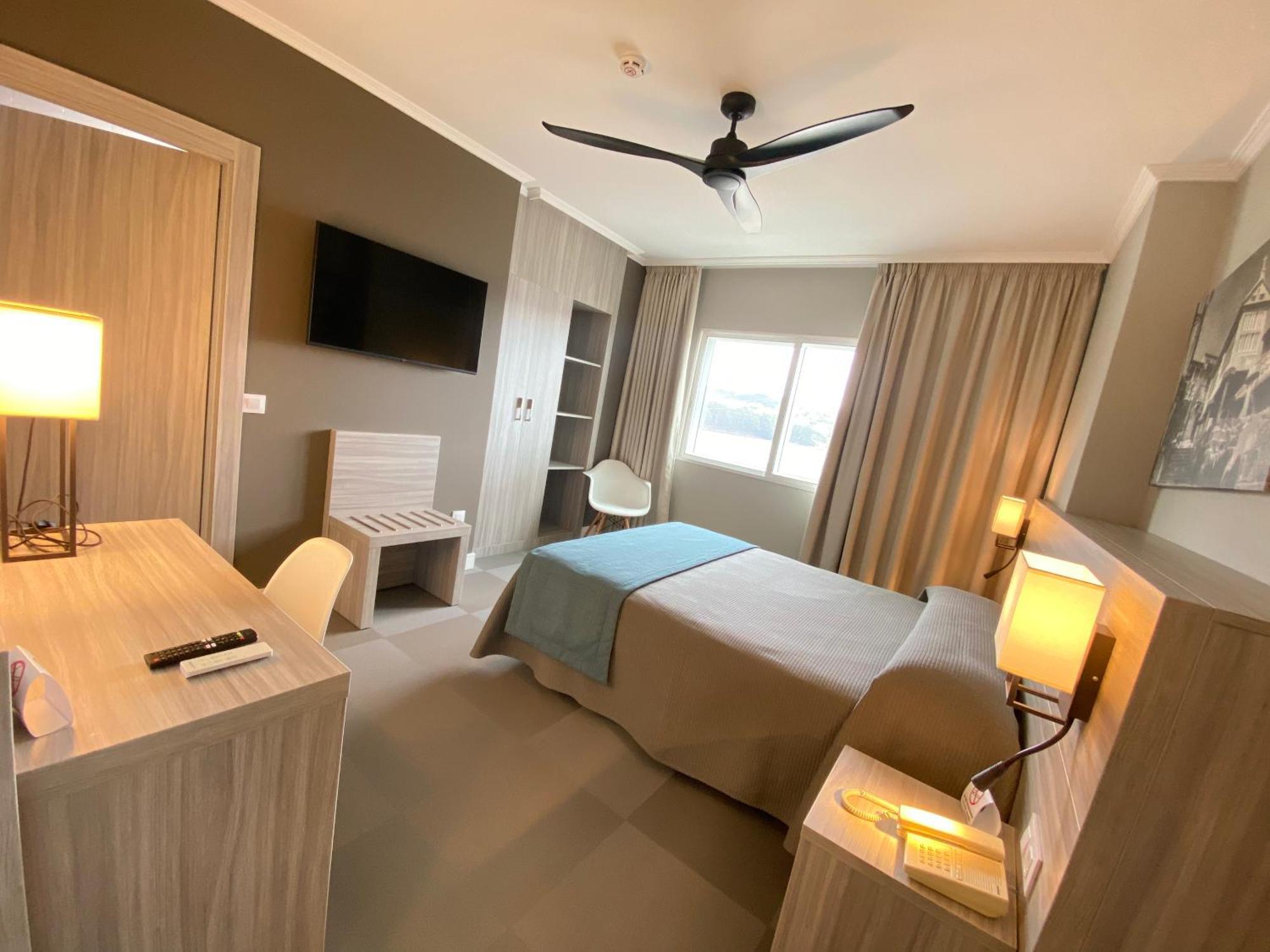 Hotel กอมบาร์โร ภายนอก รูปภาพ