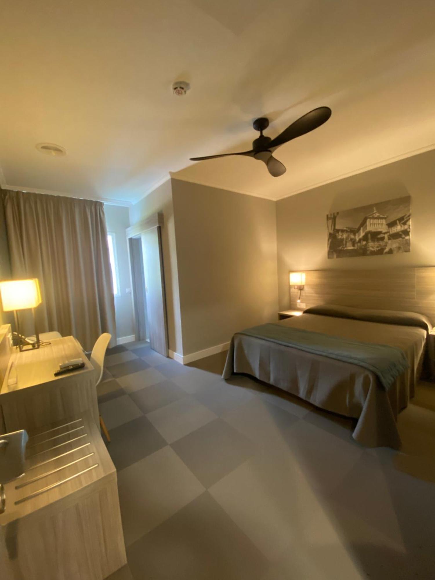 Hotel กอมบาร์โร ภายนอก รูปภาพ