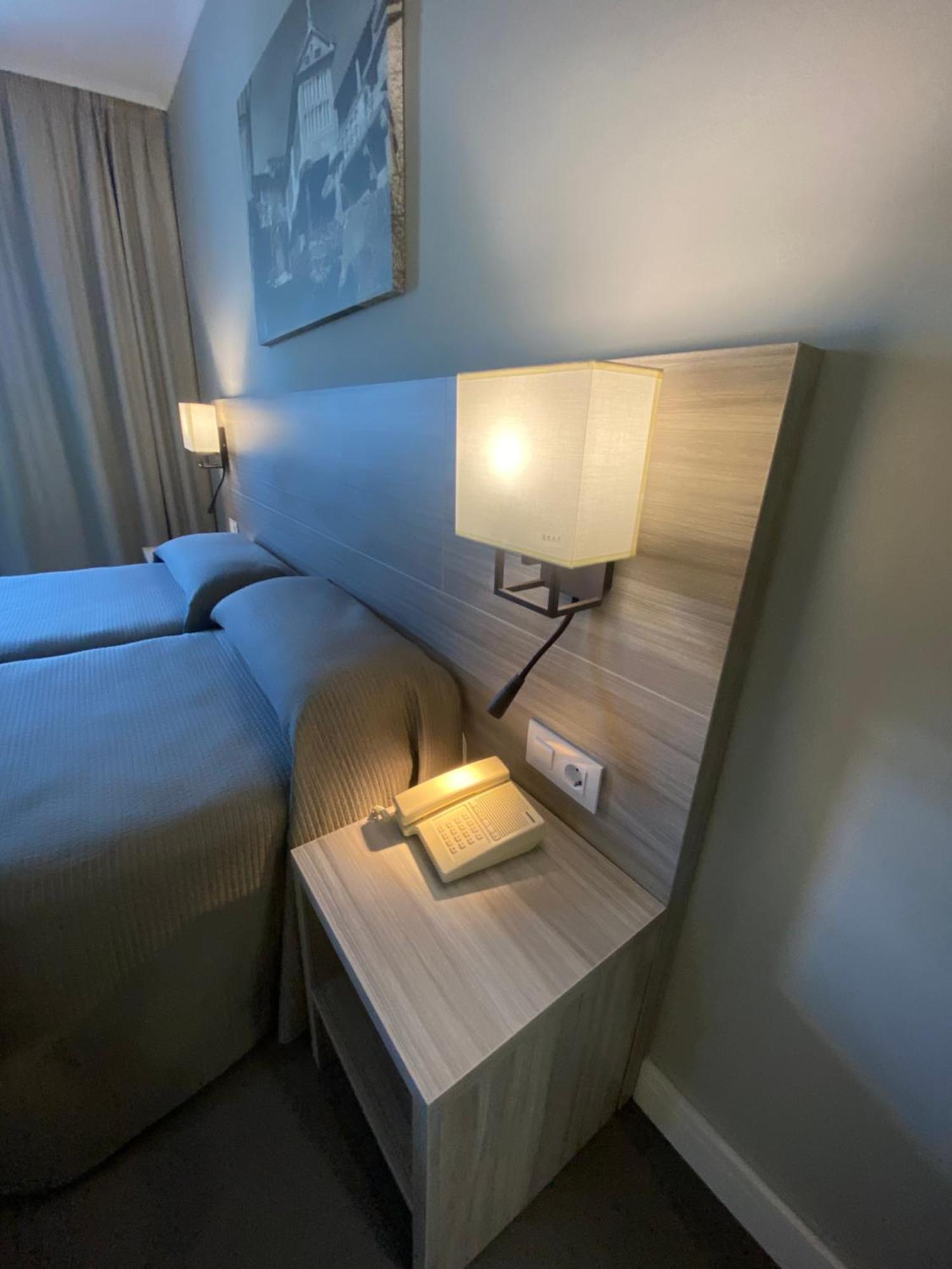Hotel กอมบาร์โร ภายนอก รูปภาพ