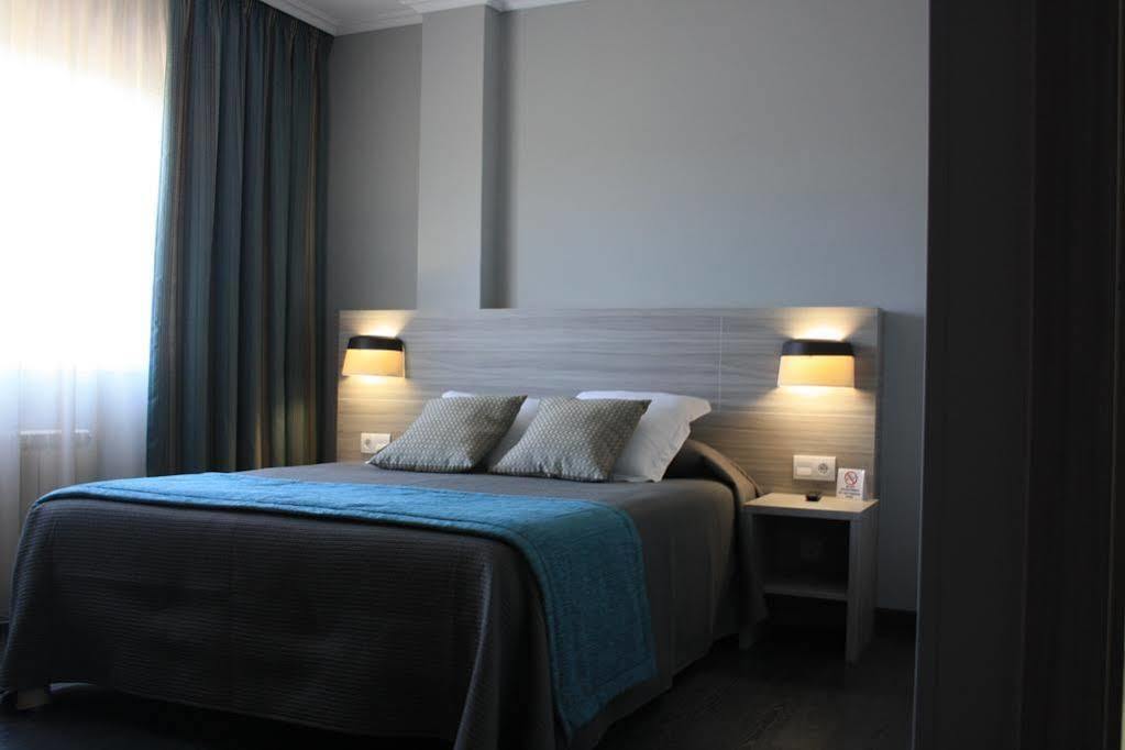 Hotel กอมบาร์โร ภายนอก รูปภาพ