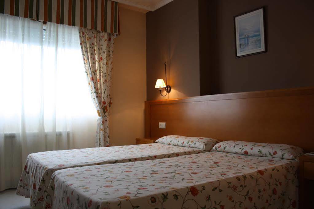Hotel กอมบาร์โร ภายนอก รูปภาพ